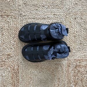 Black Fisherman Sandals size 8
